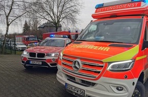 Feuerwehr Dinslaken: FW Dinslaken: Feuer bei Gewerbebetrieb