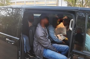 Bundespolizeidirektion Sankt Augustin: BPOL NRW: Schleusung mit 10 Personen auf Schleichweg von zivilen Bundespolizisten vereitelt