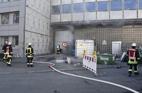 Feuerwehr Dortmund: FW-DO: 15.02.2017 - Kleines Feuer - Große Auswirkung
Feuer in einem Kellerlichtschacht am Stadttheater