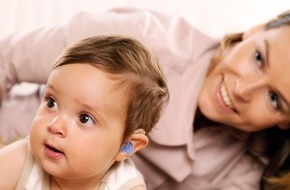 Siemens Audiologie AG: Siemens bietet erstes Hörgerät speziell für Neugeborene an: Prisma 2K - die perfekte Starthilfe für Babys mit Hörschwäche