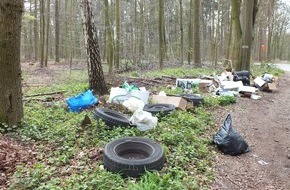 Polizeidirektion Bad Segeberg: POL-SE: Barmstedt - Umweltsünder entsorgt Hausmüll und Elektroschrott im Wald - Polizei sucht Zeugen