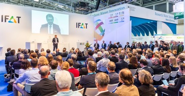 &quot;Unser Schiff rammte einen Plastikberg&quot; / Offizielle Eröffnung der IFAT 2018 mit Kunststoff-Debatte