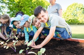 EDEKA ZENTRALE Stiftung & Co. KG: EDEKA Stiftung stärkt Ernährungskompetenz von Kindern (FOTO)