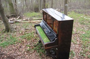 Polizeidirektion Göttingen: POL-GOE: (244/2012) Was macht das Klavier im Wald ?