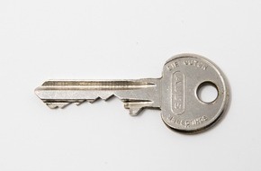 Polizeiinspektion Cuxhaven: POL-CUX: Eigentümer gesucht - aufgefundene Schlüssel (Lichtbilder in der Anlage)
