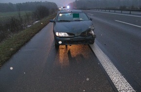 Polizei Düsseldorf: POL-D: Issum - A 57 - Dunkelroter Minivan mit niederländischem Kennzeichen verursacht Unfall mit Verletzten - Polizei sucht Zeugen -
