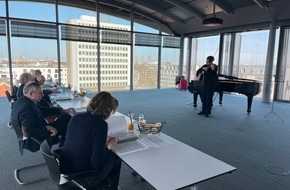 Mannheimer Versicherung AG: Pressemitteilung: Meisterinstrumente f&ouml;rdern den Karriereweg