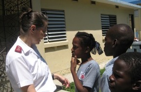 Heilsarmee / Armée du Salut: Haiti: Die Heilsarmee hilft weiter