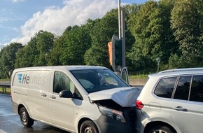 Feuerwehr M&uuml;lheim an der Ruhr: FW-MH: Verkehrsunfall auf der BAB 40 - eine leicht verletzte Person