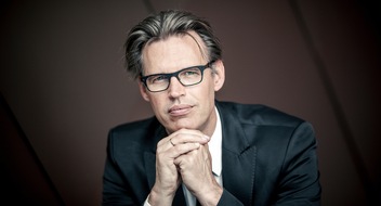 NDR Norddeutscher Rundfunk: Klaas Stok bleibt bis 2025 Chefdirigent des NDR Vokalensembles
