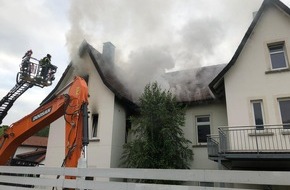 Feuerwehr Detmold: FW-DT: Feuer MiG - Schwarzer Rauch aus mehreren Fenstern