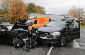 Kreispolizeibehörde Höxter: POL-HX: Mehr als 20.000 Euro Sachschaden durch Unfall