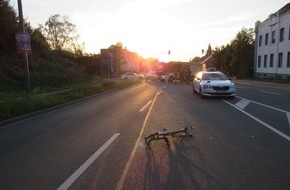 Polizei Mettmann: POL-ME: Fahrradfahrer wird bei Unfall schwer verletzt - Haan - 2109112