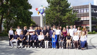 Hauptzollamt Augsburg: HZA-A: Zoll vereidigt Nachwuchskr&auml;fte in Augsburg / 44 neue Z&ouml;llnerinnen und Z&ouml;llner f&uuml;r Ausbildung und Studium