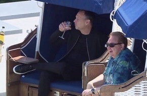 "Verstehen Sie Spa&szlig;?": Sebastian Fitzek legt Oliver Kalkofe rein