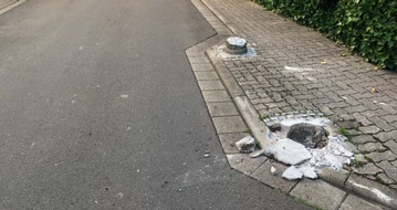 Polizeidirektion Landau: POL-PDLD: Edenkoben - Mit Betonpfeiler kollidiert