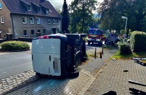 Feuerwehr Herdecke: FW-EN: Verkehrsunfall auf der Zeppelinstraße: PKW lag auf der Seite - Fahrzeuginsassen waren eingeklemmt