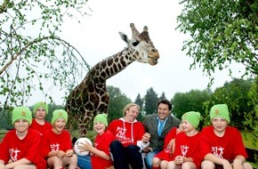 Intersnack Knabber-Gebäck GmbH & Co. KG: Freier Eintritt für alle Schulen und Kinder bis 12 Jahre / "Fit am Ball Africa": Spektakuläres WM-Projekt im Serengeti Park Hodenhagen