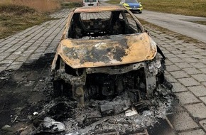 Polizeiinspektion Stade: POL-STD: Balje/Oberndorf: Ausgebranntes Wrack am Deich entdeckt - Spur f&uuml;hrt zu Einbruchdiebstahl