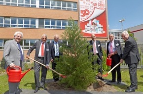 Deutsche Homöopathie-Union DHU-Arzneimittel GmbH & Co. KG: Deutsche Homöopathie-Union feiert 50-jähriges Firmenjubiläum (mit Bild)