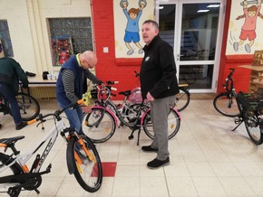 POL-STD: Unangekündigte Fahrradkontrolle an Buxtehuder Grundschule - fast 50 % der Räder mit Mängeln