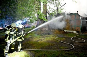 Kreisfeuerwehrverband Rendsburg-Eckernförde: FW-RD: Borgdorf-Seedorf : Reetdachhaus niedergebrannt