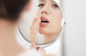 Helios Gesundheit: Küssen verboten bei Herpes simplex: Ein Virus, das für immer bleibt