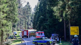 KFV-CW: Schwerer Unfall zwischen Aichhalden und Zwerenberg. Fahrer lebensgefährlich verletzt.