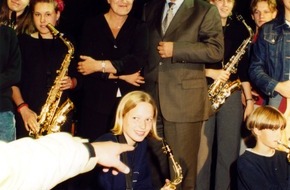 Bundesverband Musikindustrie e.V.: Schule braucht Musik! / In Neumünster gab die Deutsche Phono-Akademie den Startschuss für eine bundesweite Initiative zur Förderung des Musikunterrichts
