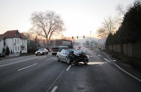 Polizeiinspektion Nienburg / Schaumburg: POL-NI: Schwerer Verkehrsunfall auf der B 83 Kreuzung Klein Eilsen