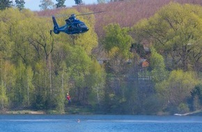 Bundespolizeidirektion Berlin: BPOLD-B: Hubschraubergestützte Wasserrettung an der Oder Bundespolizei, Bundeswehr und Deutsches Rotes Kreuz üben in Frankfurt/ Oder