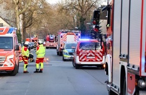 Feuerwehr Essen: FW-E: Feuer auf Baustelle - Absturzgefahr erschwert L&ouml;schma&szlig;nahmen