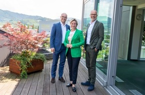 Koehler Group: Baden-Württembergs Wirtschaftsministerin Dr. Hoffmeister-Kraut zu Besuch bei Koehler Paper