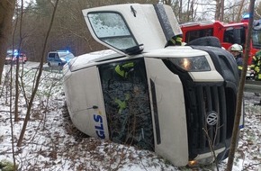 Polizeiinspektion Celle: POL-CE: Verkehrsunfall mit ungekipptem Transporter zwischen Groß Hehlen und Scheuen