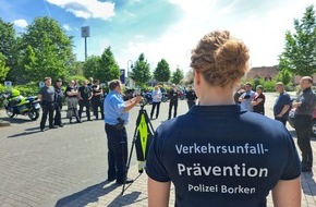 Kreispolizeibehörde Borken: POL-BOR: Kreis Recklinghausen/Bottrop/Kreis Coesfeld/Kreis Borken: Biker-Ausfahrt gibt wichtige Einblicke - erste "PoliTour" des Jahres erntet viel Lob der Teilnehmenden