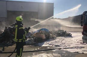 Feuerwehr Oberhausen: FW-OB: Müllbrand im Wertstoffhof
