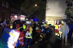 Feuerwehr Bochum: FW-BO: Gebäudebrand in der Bochumer Innenstadt: Zehn Bewohner über Drehleiter der Feuerwehr gerettet