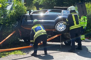 FW-AR: Verkehrsunfall mit zwei eingeklemmten Personen in Arnsberg-Obereimer