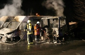 Polizeiinspektion Hameln-Pyrmont/Holzminden: POL-HM: Drei abgestellte Fahrzeuge ausgebrannt