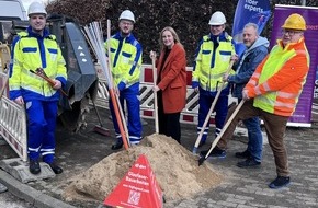 Westconnect GmbH: Pressemeldung: Spatenstich: Westconnect startet Glasfaserausbau in Wuppertal