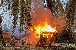 Feuerwehr Bremerhaven: FW Bremerhaven: Feuer in Kleingartengebiet