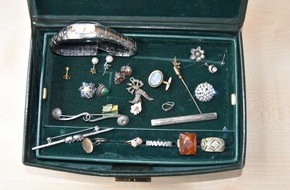 Polizeiinspektion Harburg: POL-WL: Bei Aufr&auml;umaktion Schmuck gefunden, Polizei sucht rechtm&auml;&szlig;ige Eigent&uuml;mer