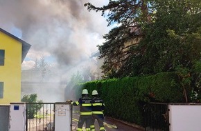 Feuerwehr München: FW-M: Garagenbrand dehnt sich aus (Untermenzing)