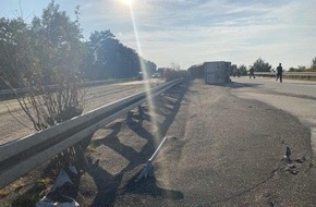 Polizeipräsidium Neubrandenburg: POL-NB: Vollsperrung der BAB 11, Höhe Penkun nach LKW- Unfall (LK V-G)