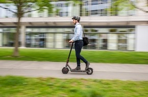 HUK-COBURG: Mit dem Kauf eines E-Scooters besser noch warten / Verordnung für Elektrokleinstfahrzeuge noch nicht verabschiedet