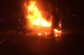 Freiwillige Feuerwehr Lage: FW Lage: Brennt Einkaufswagenabstellplatz - 09.10.2016 - 23:30 Uhr