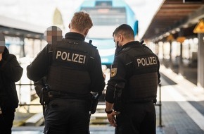 Bundespolizeidirektion München: Bundespolizeidirektion München: Vier Ausschreibungen und ein Gewalttäter / Bundespolizei landet vier Fahndungstreffer und übergibt Jugendlichen an Betreuer