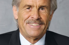 RheinEnergie AG: Helmut Haumann ist "Energiemanager des Jahres 2004" / Prämierung der erfolgreichsten Führungskraft in der Energiewirtschaft - Verleihung im Kölner Gürzenich
