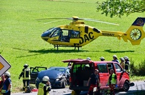 Freiwillige Feuerwehr Olsberg: FF Olsberg: Gro&szlig;einsatz bei Unfall f&uuml;r Feuerwehr und Rettungsdienst in Olsberg Bruchhausen