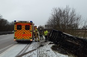 Feuerwehr Bremerhaven: FW Bremerhaven: Feuerwehr Bremerhaven rückt zu zwei Verkehrsunfällen auf der Bundesautobahn 27 aus